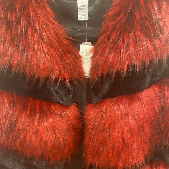 Faux fur vest, red/black, size L, new with tags - Picture 4 of 8